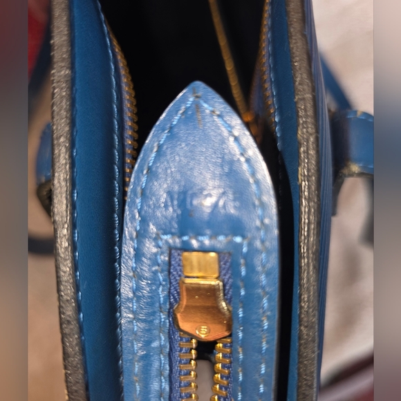 Vintage Authentic Louis Vuitton Blue Epi Saint Jacques Shoulder Bag - Picture 13 of 16